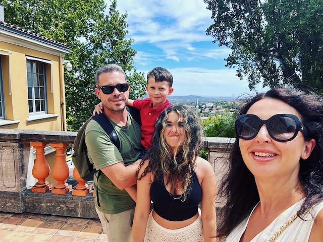 Are Travel Credit Cards Worth It? Stick around, and I’ll reveal the savvy strategies for avoiding fees and scoring your free vacation.